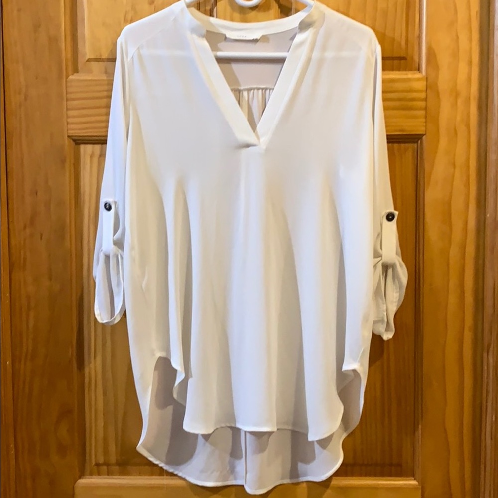 SOLD ♥️ White Hi/Lo Button Sleeve Blouse